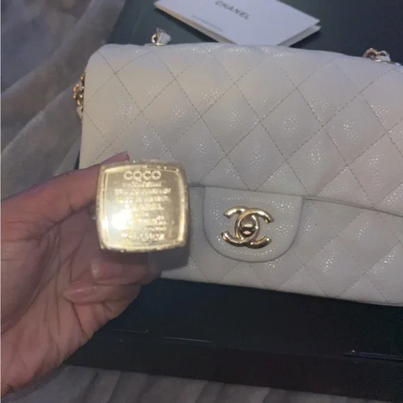 Classic Chanel White Quilted Leather Shoulder Bag with Chanel Perfume - Picture 5 of 12